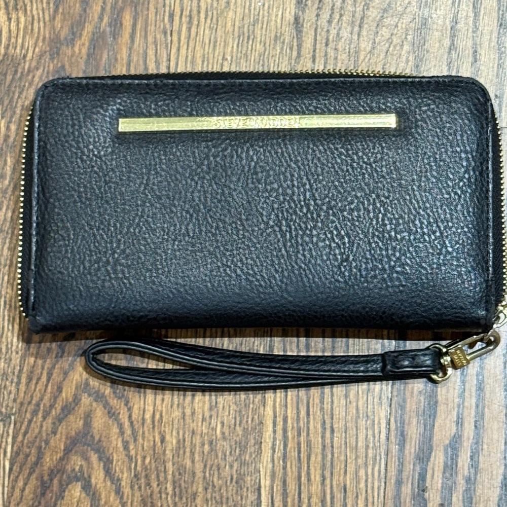 Steve Madden‎ Black Textured Wallet with Gold Detail